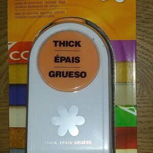 Fiskars Flower Thick Materials Punch (Medium, 1.5") (108990-1002 )